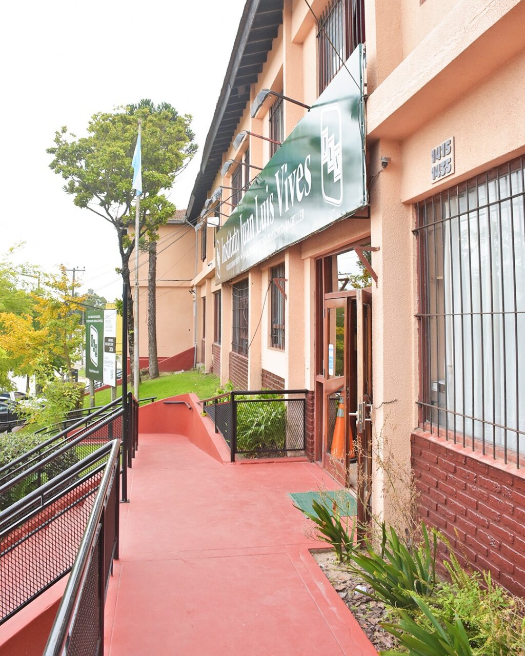 Instagram post from institutovives. This post is in position 0.